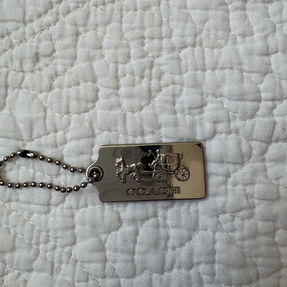 Coach metal horse and carriage hangtag - Picture 2 of 4